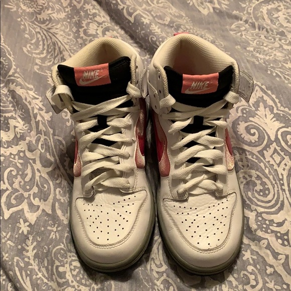 Women’s Nike high tops - Picture 1 of 5